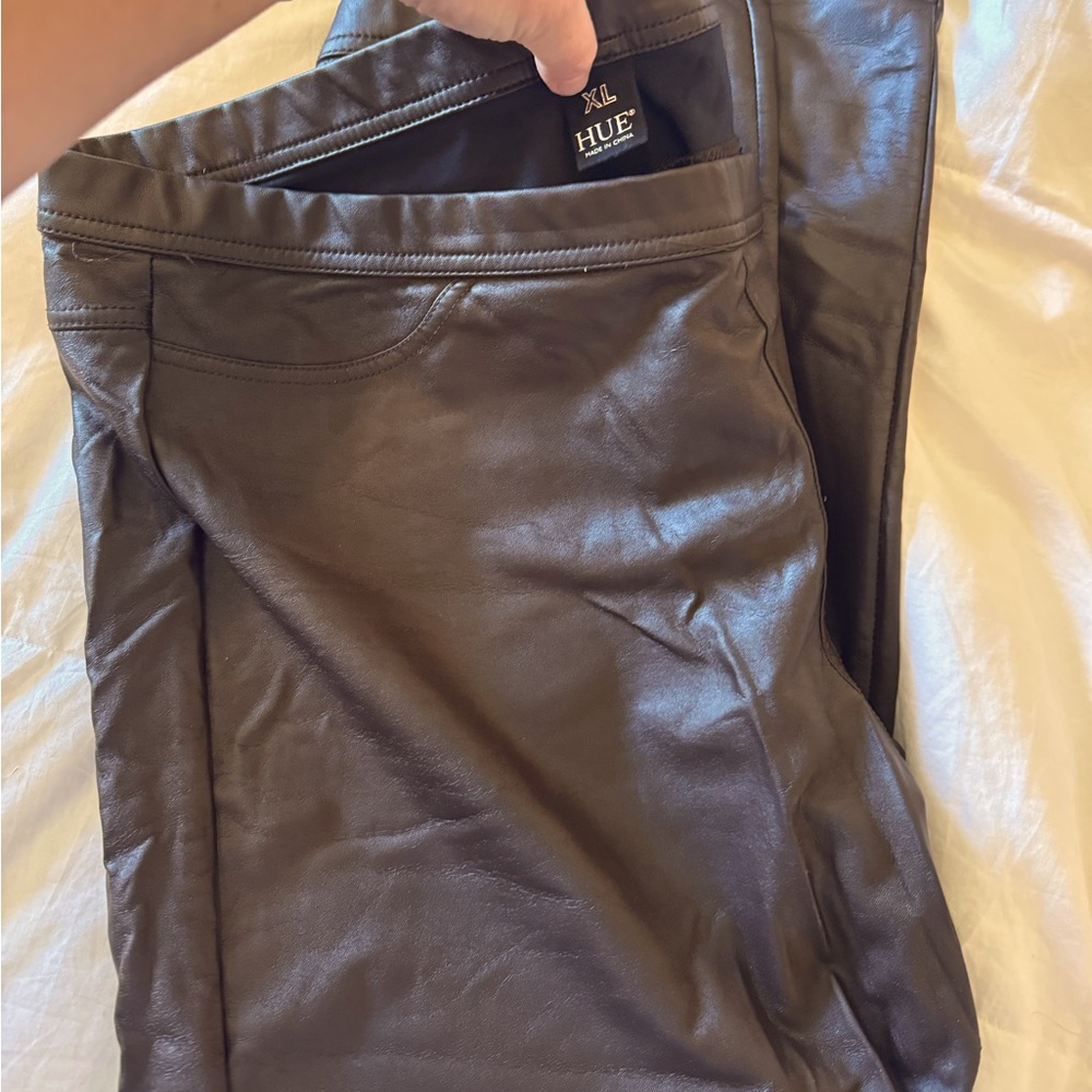 HUE XL chocolate brown faux leather leggings